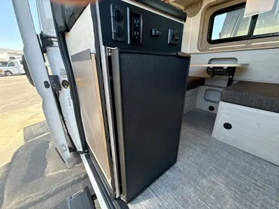 2027 Winnebago Solis photo 32