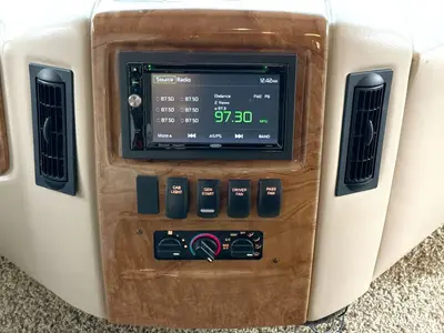 2015 Thor Motor Coach Hurricane photo 25