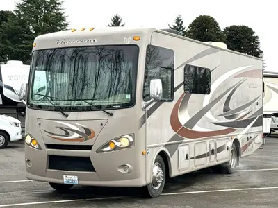 2015 Thor Motor Coach Hurricane photo 5