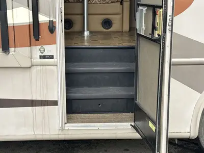2015 Thor Motor Coach Hurricane photo 20