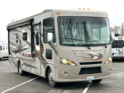 2015 Thor Motor Coach Hurricane photo 3