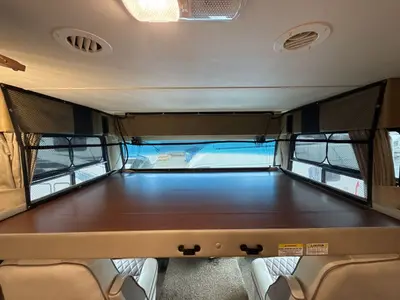 2015 Thor Motor Coach Hurricane photo 42