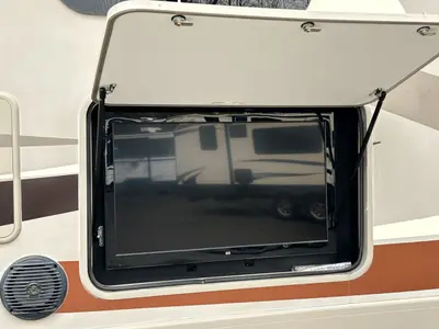 2015 Thor Motor Coach Hurricane photo 11