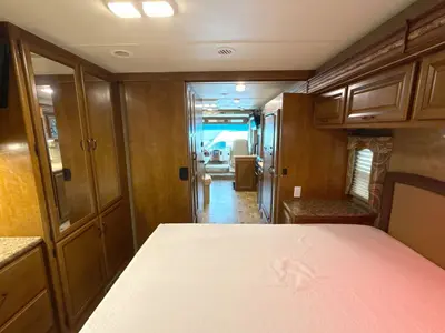 2015 Thor Motor Coach Hurricane photo 46