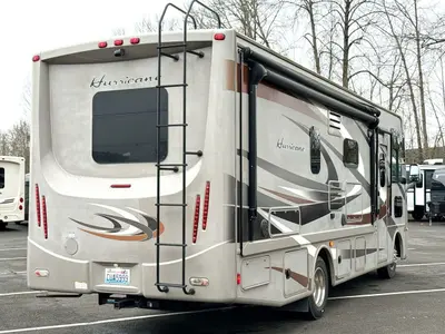 2015 Thor Motor Coach Hurricane photo 9