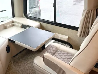 2015 Thor Motor Coach Hurricane photo 43