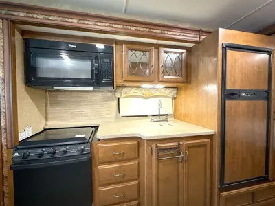 2015 Thor Motor Coach Hurricane photo 49