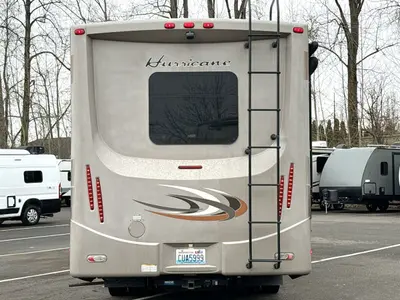 2015 Thor Motor Coach Hurricane photo 8