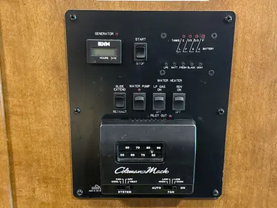 2015 Thor Motor Coach Hurricane photo 28