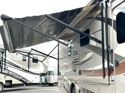 2015 Thor Motor Coach Hurricane photo 18
