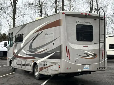 2015 Thor Motor Coach Hurricane photo 7