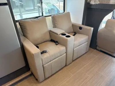 2027 Winnebago Suncruiser photo 23