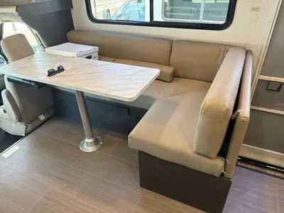 2027 Winnebago Suncruiser photo 33