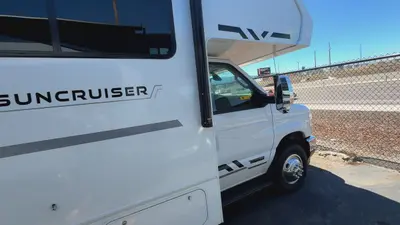 2027 Winnebago Suncruiser photo 6