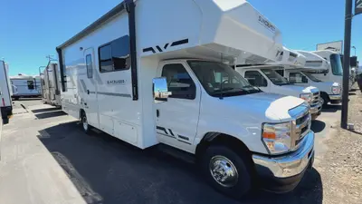 2027 Winnebago Suncruiser photo 7