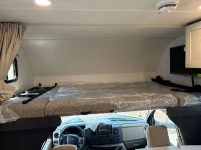 2027 Winnebago Suncruiser photo 34