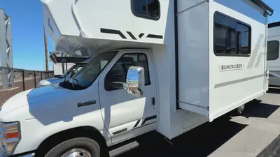 2027 Winnebago Suncruiser photo 9