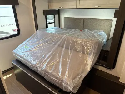 2027 Winnebago Suncruiser photo 32