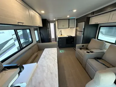 2027 Winnebago Suncruiser photo 35