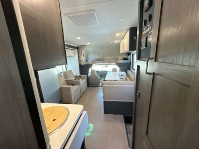 2027 Winnebago Suncruiser photo 36