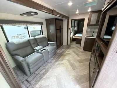 2020 Winnebago Voyage photo 34