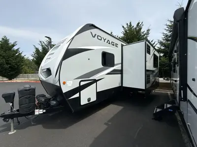 2020 Winnebago Voyage photo 6