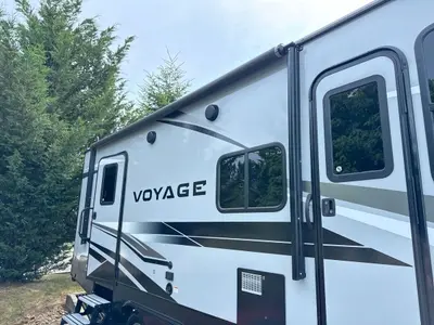 2020 Winnebago Voyage photo 12