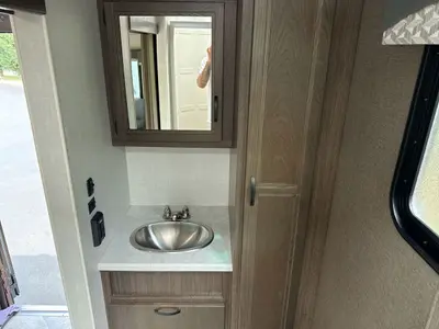 2020 Winnebago Voyage photo 30