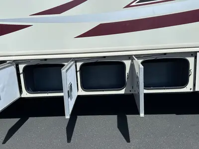 2017 Holiday Rambler Admiral XE photo 15