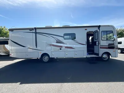2017 Holiday Rambler Admiral XE photo 10