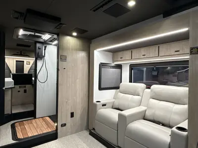 2026 Grand Design Lineage Series M photo 26