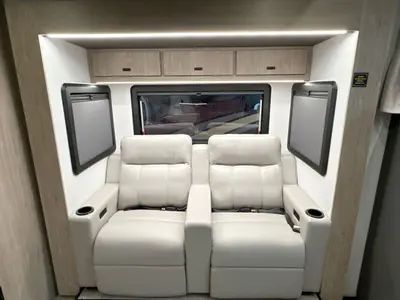 2026 Grand Design Lineage Series M photo 45