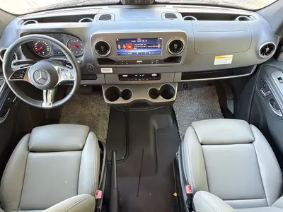 2027 Winnebago Navion photo 45