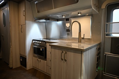 2025 AIRSTREAM INTERNATIONAL photo 3
