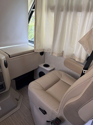 2024 THOR MOTOR COACH VEGAS photo 2