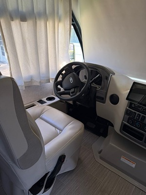2024 THOR MOTOR COACH VEGAS photo 3