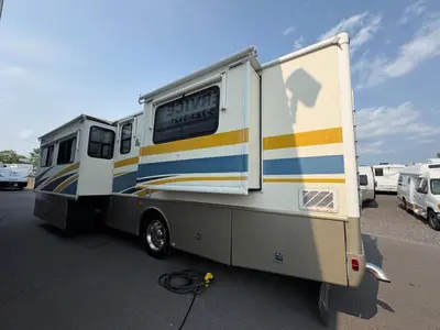 2003 Fleetwood Bounder Diesel photo 5