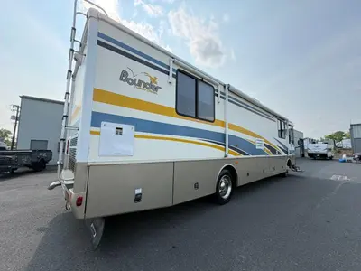 2003 Fleetwood Bounder Diesel photo 9