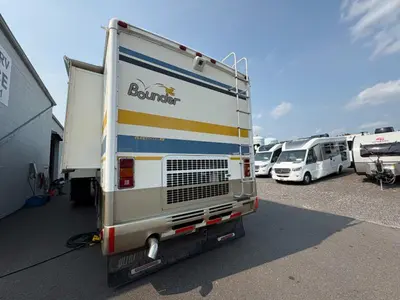 2003 Fleetwood Bounder Diesel photo 6