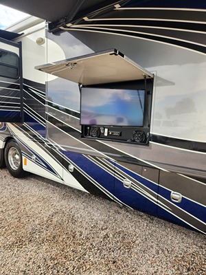 Used 2016 American Coach American Revolution 42G