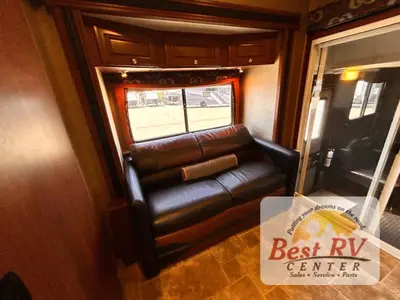 2013 Thor Motor Coach Outlaw photo 32