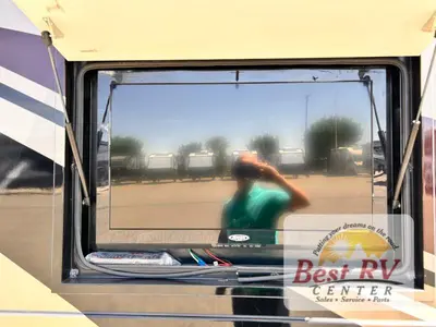 2013 Thor Motor Coach Outlaw photo 3