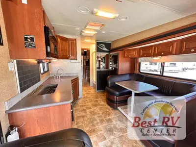 2013 Thor Motor Coach Outlaw photo 11
