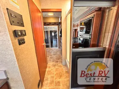2013 Thor Motor Coach Outlaw photo 22