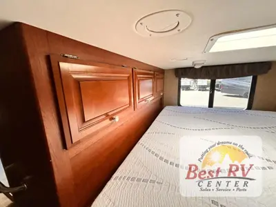 2013 Thor Motor Coach Outlaw photo 47