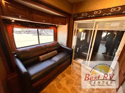 2013 Thor Motor Coach Outlaw photo 33
