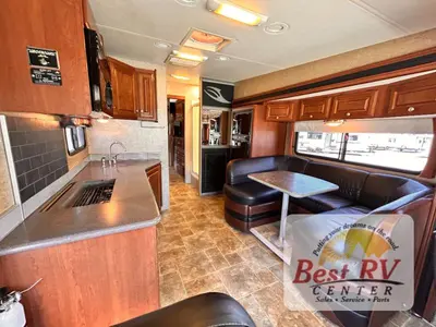 2013 Thor Motor Coach Outlaw photo 12