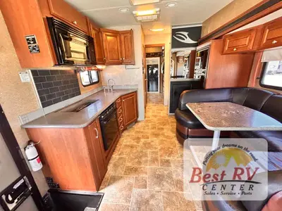 2013 Thor Motor Coach Outlaw photo 19