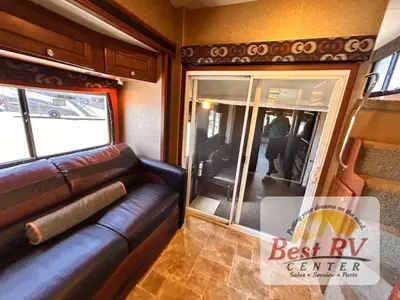 2013 Thor Motor Coach Outlaw photo 34