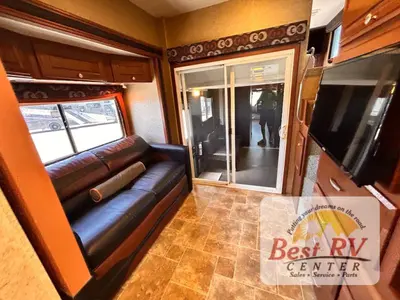 2013 Thor Motor Coach Outlaw photo 30